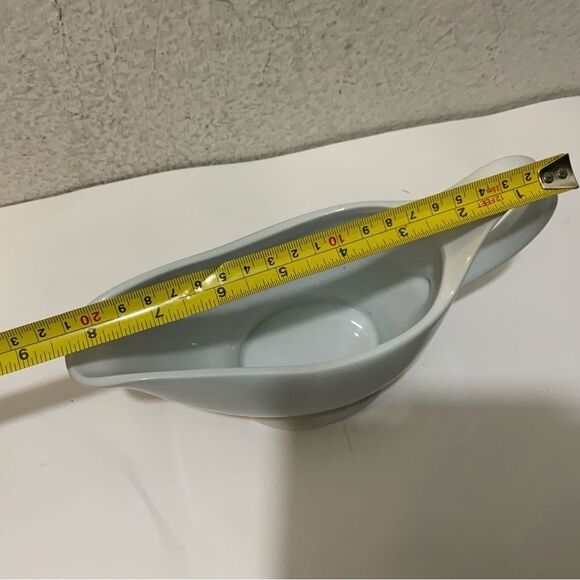CORDON BLEU GRAVY BOAT CERAMIC WHITE SOLID SERVING HANDLE SPOUT VINTAGE - Picture 5 of 7